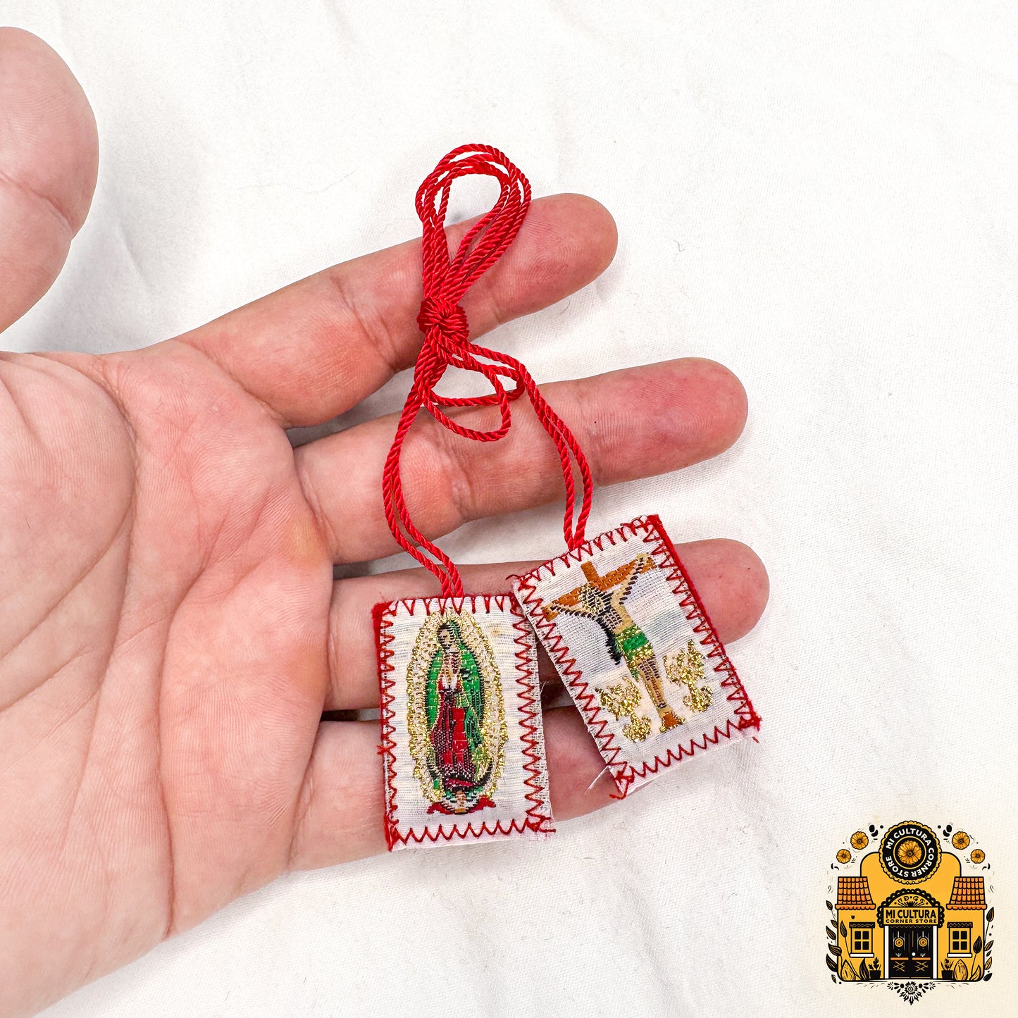 Escapulario de La Virgen de Guadalupe y Jesus en la Cruz Blanco y Rojo /Scapular of Our Lady of Guadalupe and Jesus on the Cross White and Red