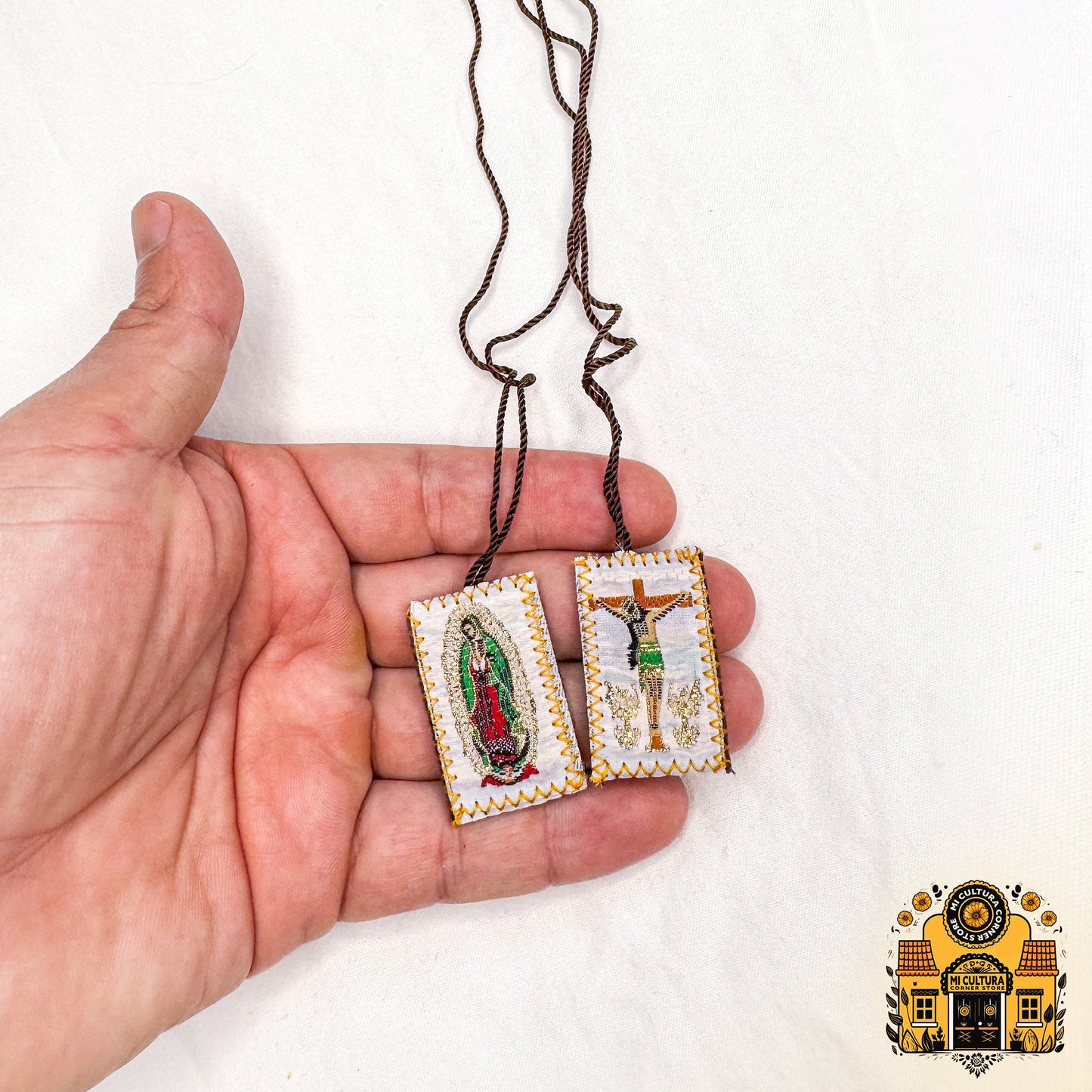 Escapulario de La Virgen de Guadalupe y Jesus en la Cruz blanco  cafe/Scapular of Our Lady of Guadalupe and Jesus on the Cross white brown