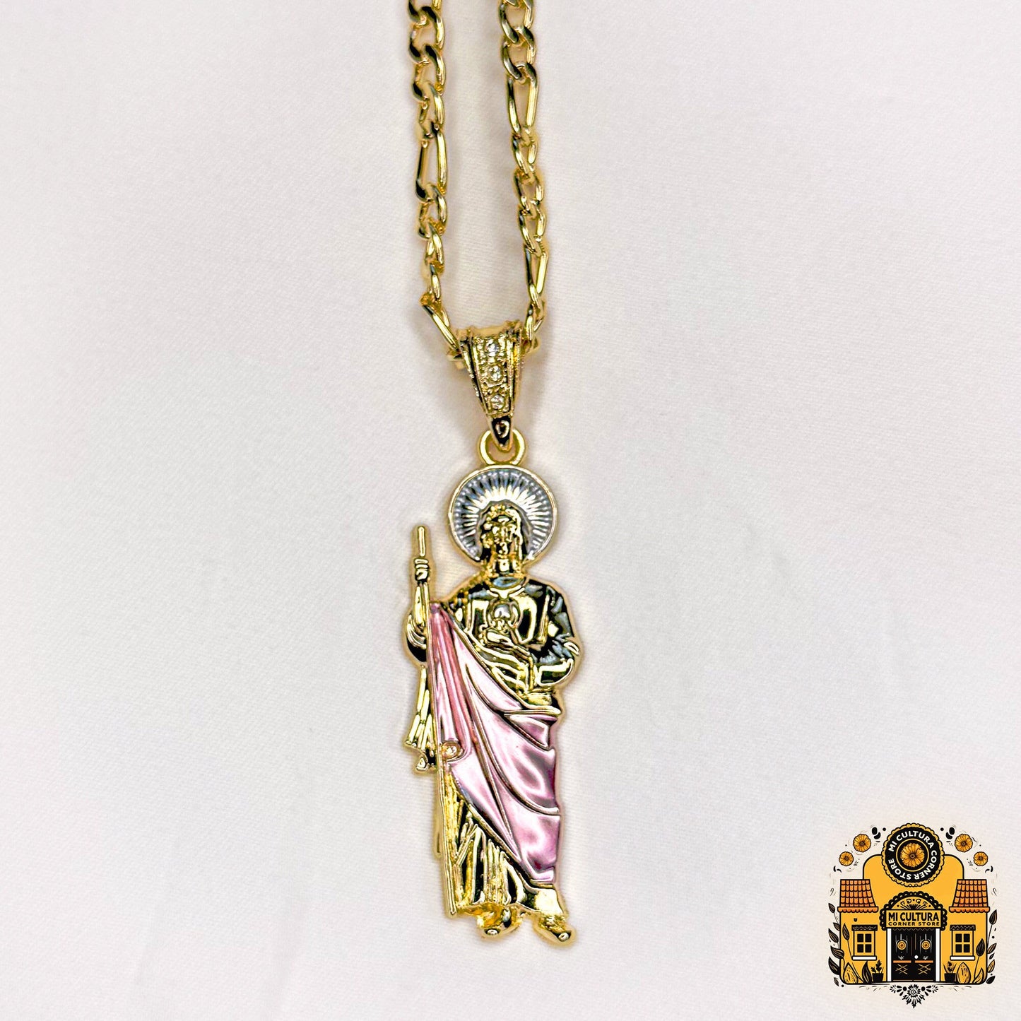 14K Gold Plated St. Jude Necklace - Figaro Chain San Judas Pendant - Pink Robe / Collar de San Judas Chapado en Oro 14K con Bata rosa y halo plateado - Cadena Figaro con Colgante