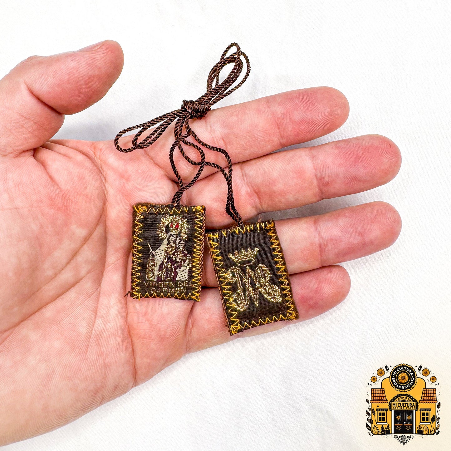 Handmade Virgin of Carmen Devotional Scapular - Escapulario Devocional de la Virgen del Carmen - Joyería Religiosa Artesanal Gold Trim