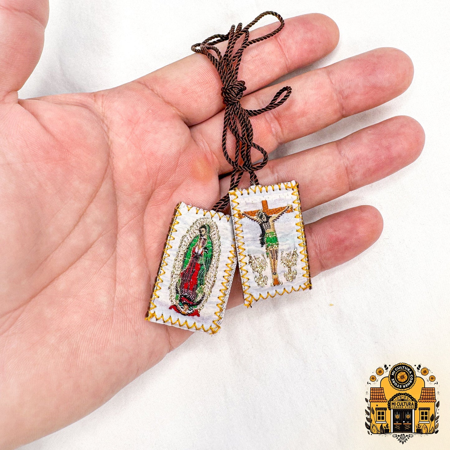 Escapulario de La Virgen de Guadalupe y Jesus en la Cruz blanco  cafe/Scapular of Our Lady of Guadalupe and Jesus on the Cross white brown