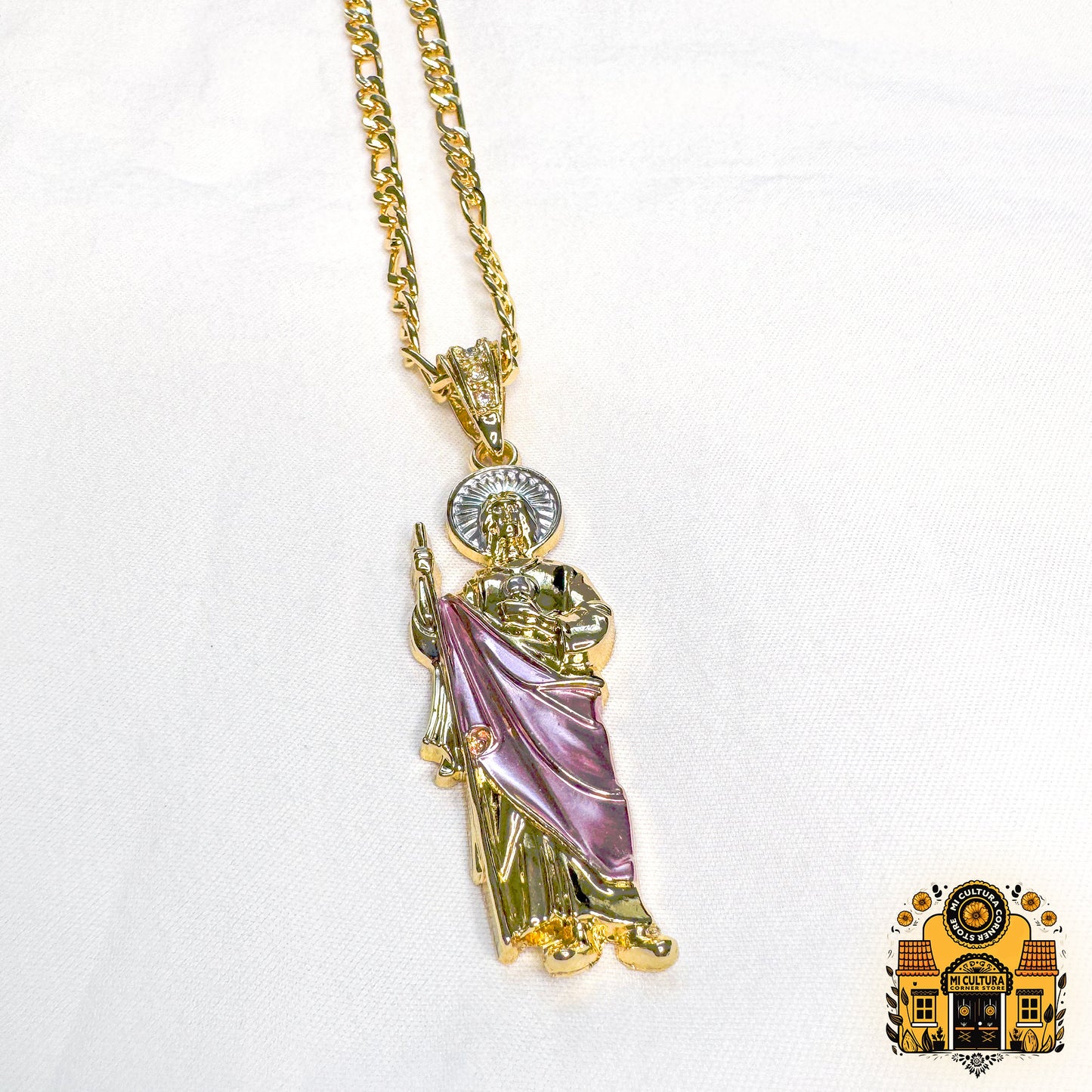 14K Gold Plated St. Jude Necklace - Figaro Chain San Judas Pendant - Pink Robe / Collar de San Judas Chapado en Oro 14K con Bata rosa y halo plateado - Cadena Figaro con Colgante